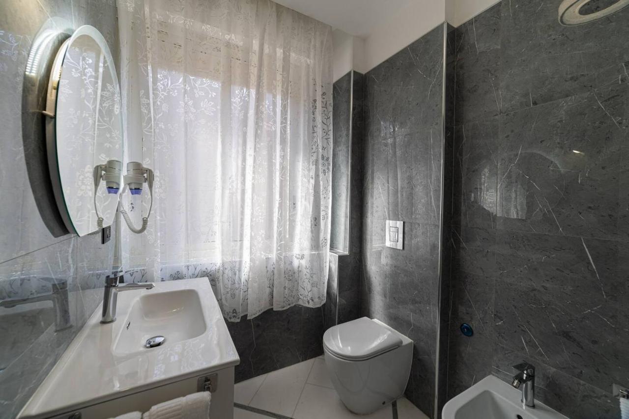 Apartments Hotel Real Suite Napoli Chiaia Mergellina 外观 照片
