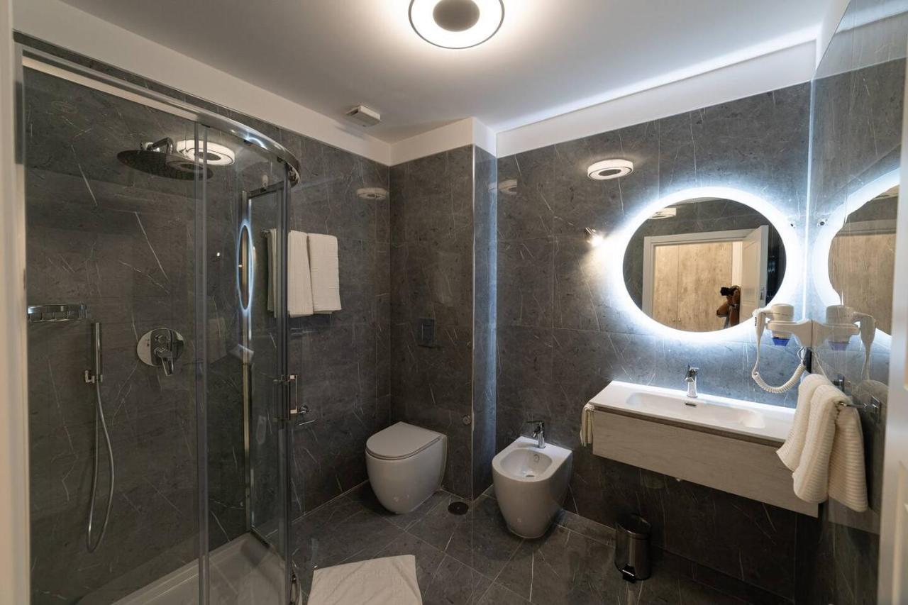 Apartments Hotel Real Suite Napoli Chiaia Mergellina 外观 照片