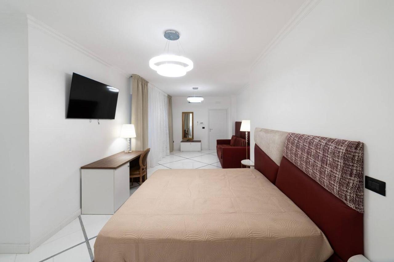 Apartments Hotel Real Suite Napoli Chiaia Mergellina 外观 照片